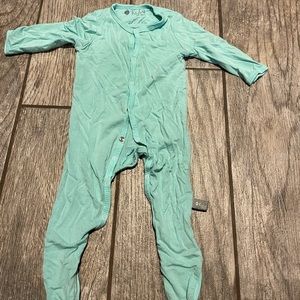 Kyte baby footie with snaps